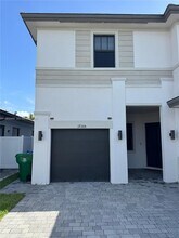 17355 SW 41st St in Miramar, FL - Building Photo - Building Photo