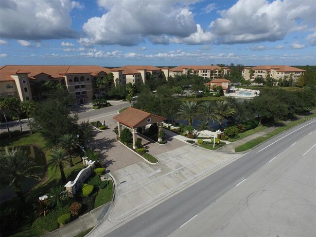 7710 Lake Vista Ct in Lakewood Ranch, FL - Building Photo - Building Photo