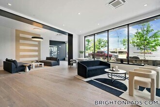 50 Leo M Birmingham Pkwy, Unit 607 in Boston, MA - Foto de edificio - Building Photo