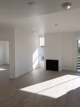 8600 Burton Way in Los Angeles, CA - Building Photo - Building Photo