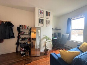 11 Craigie St, Unit 3 in Somerville, MA - Foto de edificio - Building Photo