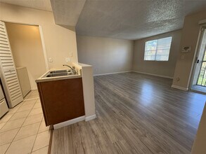 1253 SW 46th Ave in Pompano Beach, FL - Foto de edificio - Building Photo