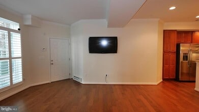 14180 Haro Trail in Gainesville, VA - Foto de edificio - Building Photo