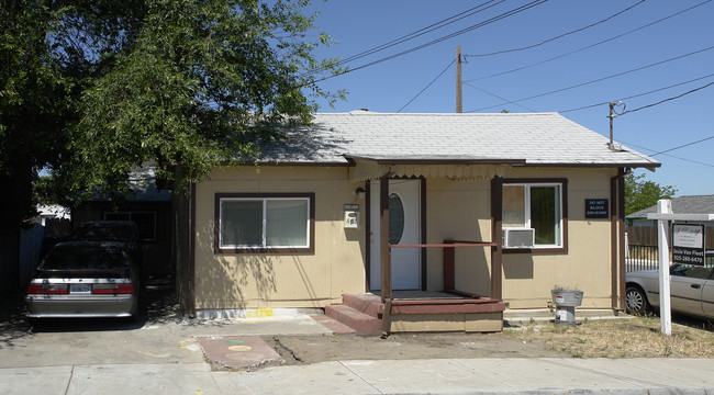 51 Poinsettia Ave in Pittsburg, CA - Building Photo - Building Photo