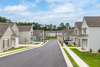 Stone Ridge Cottages in Tifton, GA - Foto de edificio - Building Photo