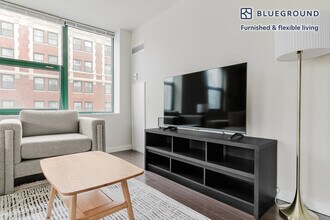 77 W Huron St, Unit SI FL10-ID1381 in Chicago, IL - Foto de edificio - Building Photo