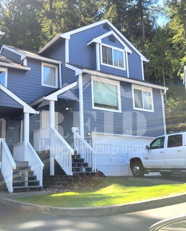 property at 1313 NW Slate Ln