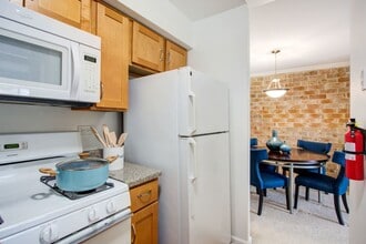 The Gates of Deer Grove Apartment Homes in Palatine, IL - Building Photo - Building Photo