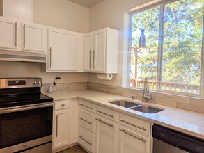 15525 SW Peridot Way in Beaverton, OR - Building Photo - Building Photo