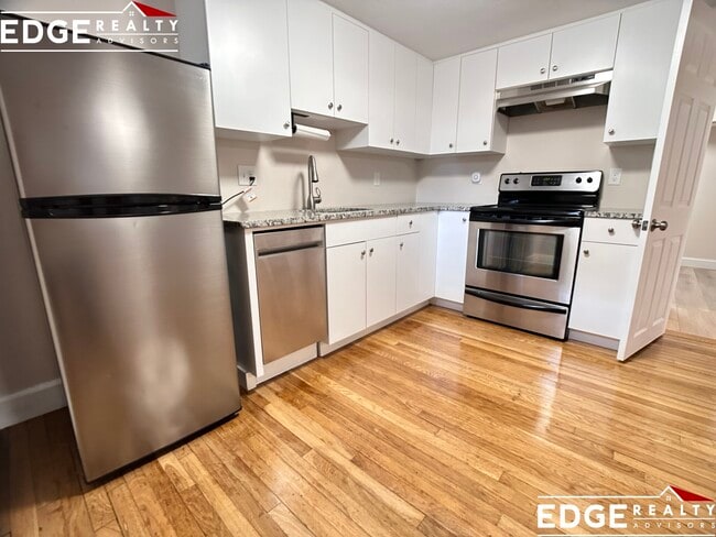 property at 10 E Boulevard Rd