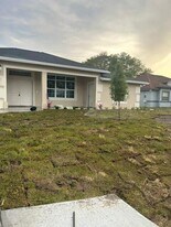 900 SW Versailles Ave in Port St. Lucie, FL - Building Photo