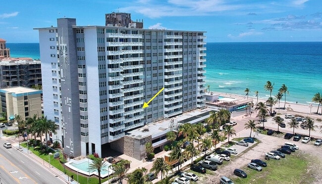 3111 N Ocean Dr in Hollywood, FL - Building Photo - Building Photo