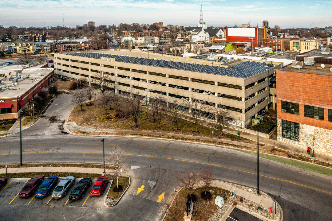 Manor Square Apartments in Kansas City, MO - Building Photo