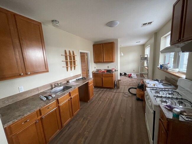 357 Grove St, Unit 2nd floor