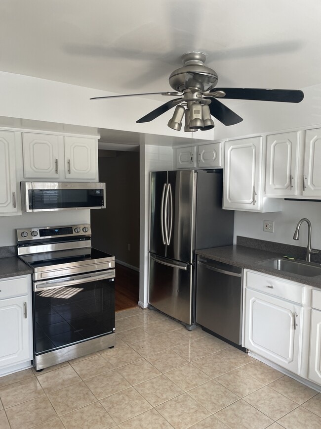 2214 Anvil Ln in Temple Hills, MD - Building Photo - Building Photo