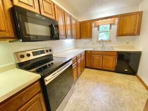 6 Hideaway Ln in Williston, VT - Building Photo - Building Photo