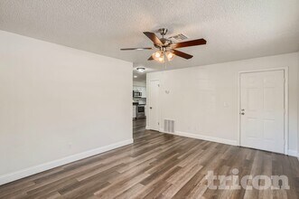 4926 Haines Rd N in St. Petersburg, FL - Foto de edificio - Building Photo