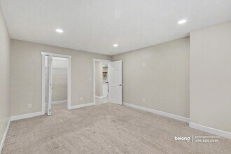 1920 Lena Carter Rd in Buford, GA - Foto de edificio - Building Photo