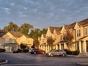 1704 N Washington St in Bloomington, IN - Foto de edificio - Building Photo