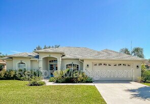 2137 Date Palm Way in Venice, FL - Building Photo