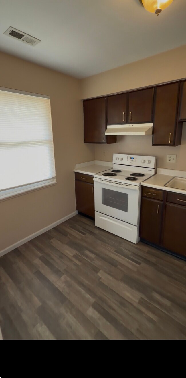 980 E Hope Dr, Unit B in Upland, IN - Building Photo - Building Photo