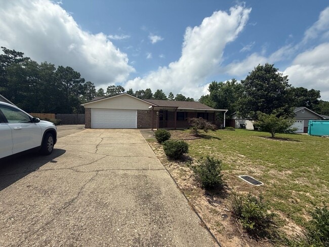 6917 Timbercroft Ln in Fayetteville, NC - Building Photo - Building Photo