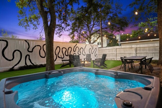 property at 5614 Oakhaven Ln