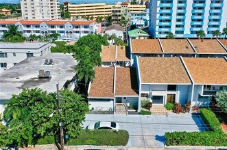 321 Jackson St in Hollywood, FL - Building Photo - Building Photo