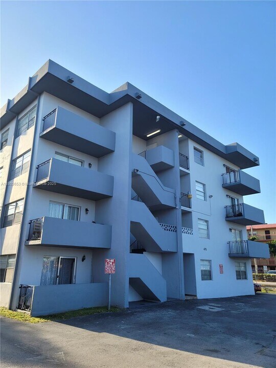 495 NW 72nd Ave in Miami, FL - Building Photo