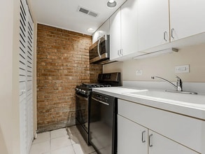 713 W Diversey Pkwy, Unit #7 in Chicago, IL - Foto de edificio - Building Photo