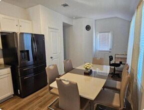 215 Canley Lp in Hutto, TX - Building Photo - Building Photo