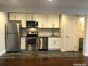 155 Main St-Unit -6 in Farmingdale, NY - Building Photo - Building Photo