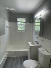 1570 Willard Ave in Newington, CT - Building Photo - Building Photo