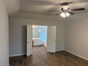 9327 Cabin Creek Dr in Houston, TX - Building Photo - Building Photo