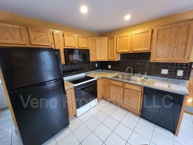 10 Numan St in Glens Falls, NY - Building Photo - Building Photo