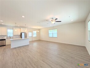 360 Caveside Dr in Canyon Lake, TX - Building Photo - Building Photo