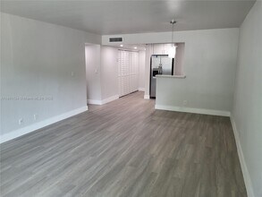 9125 SW 77th Ave in Miami, FL - Building Photo - Building Photo