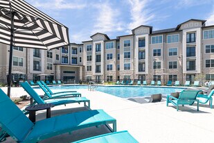 Auro Crossing in Austin, TX - Building Photo