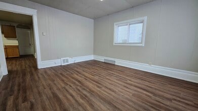 3935 N 13th St, Unit Lower in Milwaukee, WI - Building Photo - Building Photo