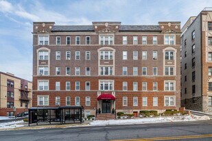 6045 JFK Blvd E in West New York, NJ - Building Photo