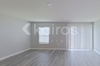 826 Wilmington Pkwy in Cape Coral, FL - Foto de edificio - Building Photo