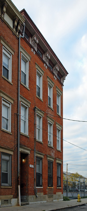 423 Wade St in Cincinnati, OH - Building Photo