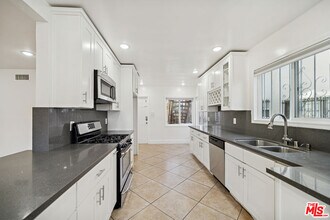 112 S Detroit St in Los Angeles, CA - Building Photo - Building Photo