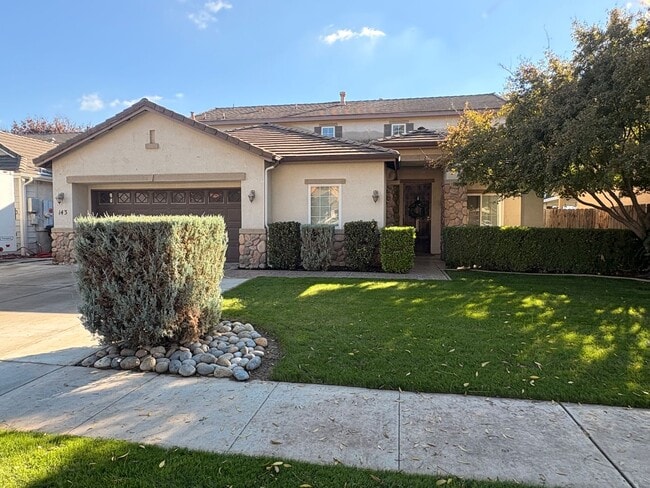 143 W Reese Ave in Visalia, CA - Building Photo - Building Photo