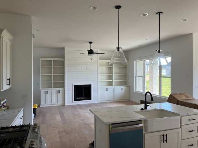 1281 W Sage Ct in Springfield, MO - Building Photo - Building Photo