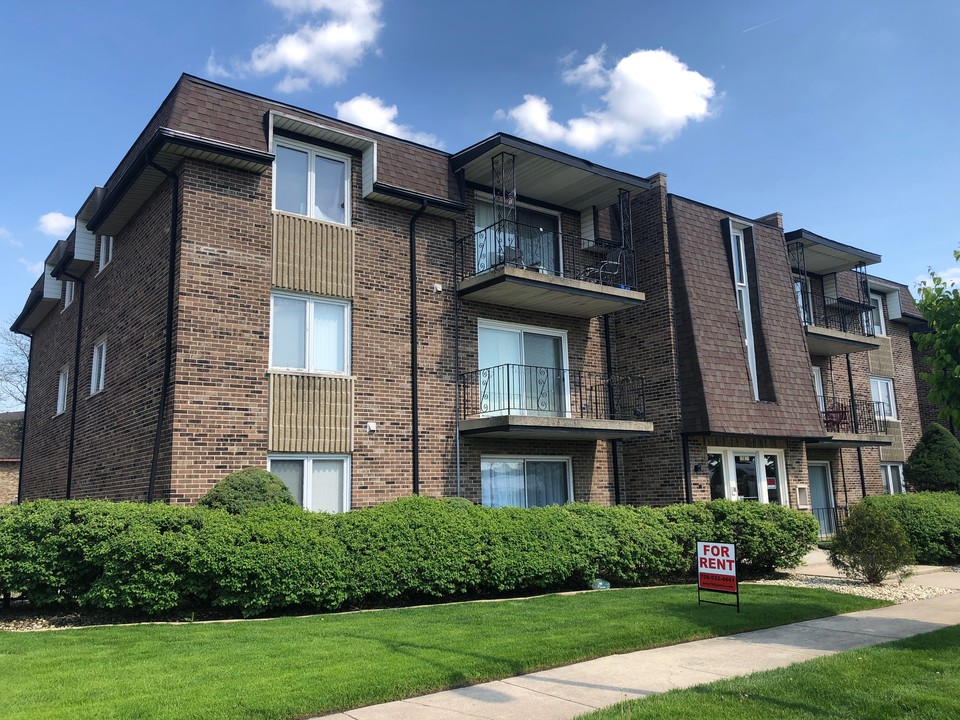 Heritage Manor Apartments in Oak Lawn, IL - Building Photo