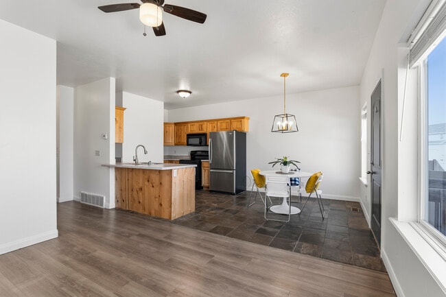 2037 E Cedar Trails Wy in Eagle Mountain, UT - Building Photo - Building Photo