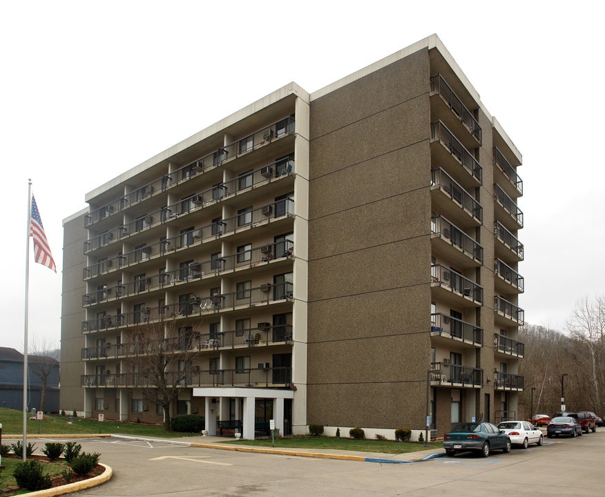 Chapmanville Towers in Chapmanville, WV - Foto de edificio