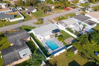 6390 Plunkett St in Hollywood, FL - Building Photo - Building Photo