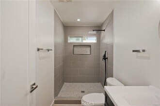 6962 Shoshone Ave in Los Angeles, CA - Building Photo - Building Photo